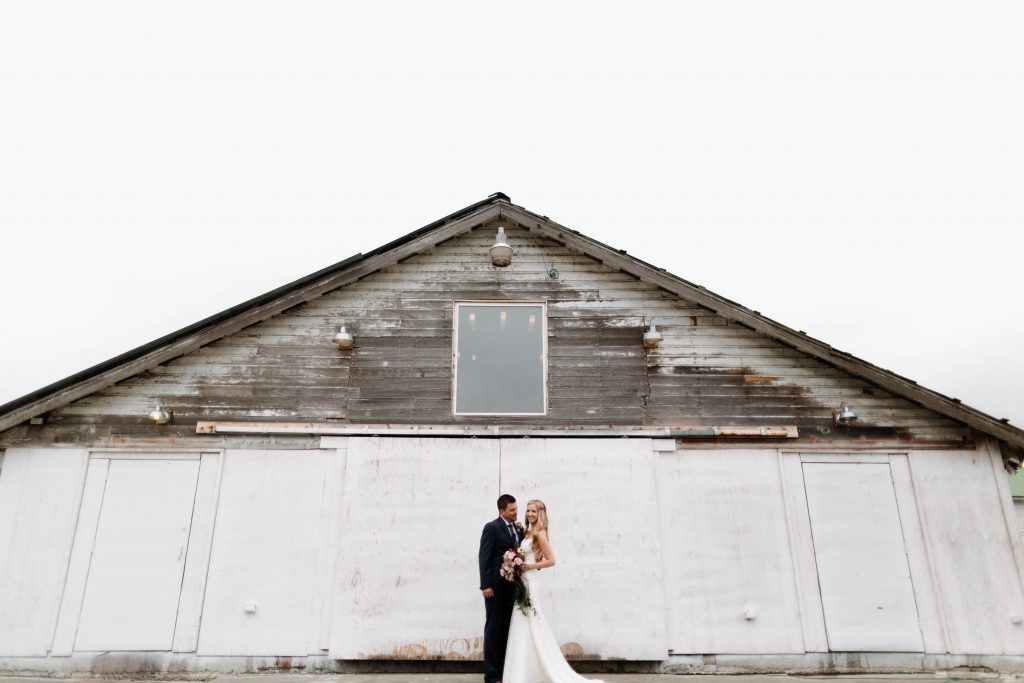 bride and groom dairyland wedding